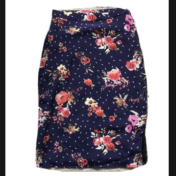 ROAM Dresses & Skirts - NEW ROAM Posatino Skirt in Navy